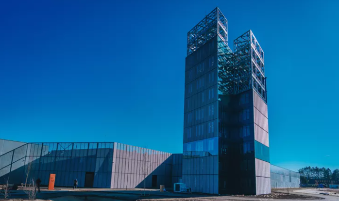 Bouwbedrijf uit Houthalen-Helchteren zet modulaire toren van 11 verdiepingen neer in 7 dagen tijd