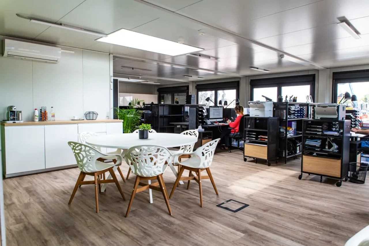 Werfkantoor huren — modulaire unit, stapelbaar tot 3 lagen